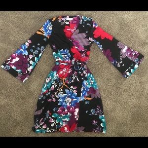 Calvin Klein Black Floral 👗 w/ Flutter Sleeves